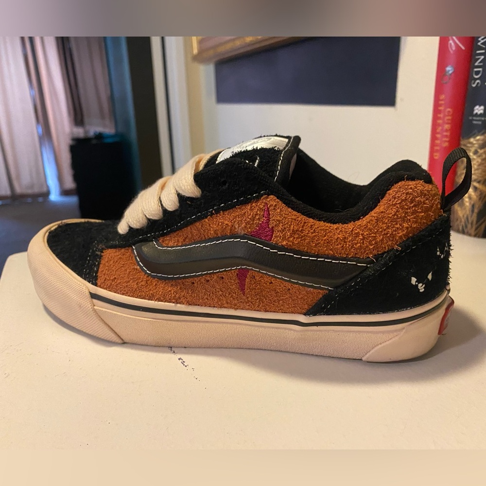 Vans Knu Skool Disney Scar 100th Anniversary Lion King, boys Size 5, women 6.5